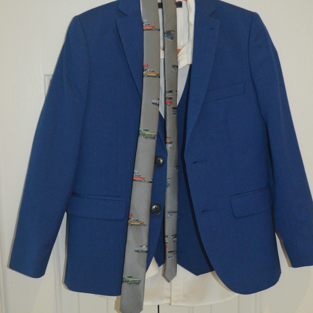 Next boys suite size 8